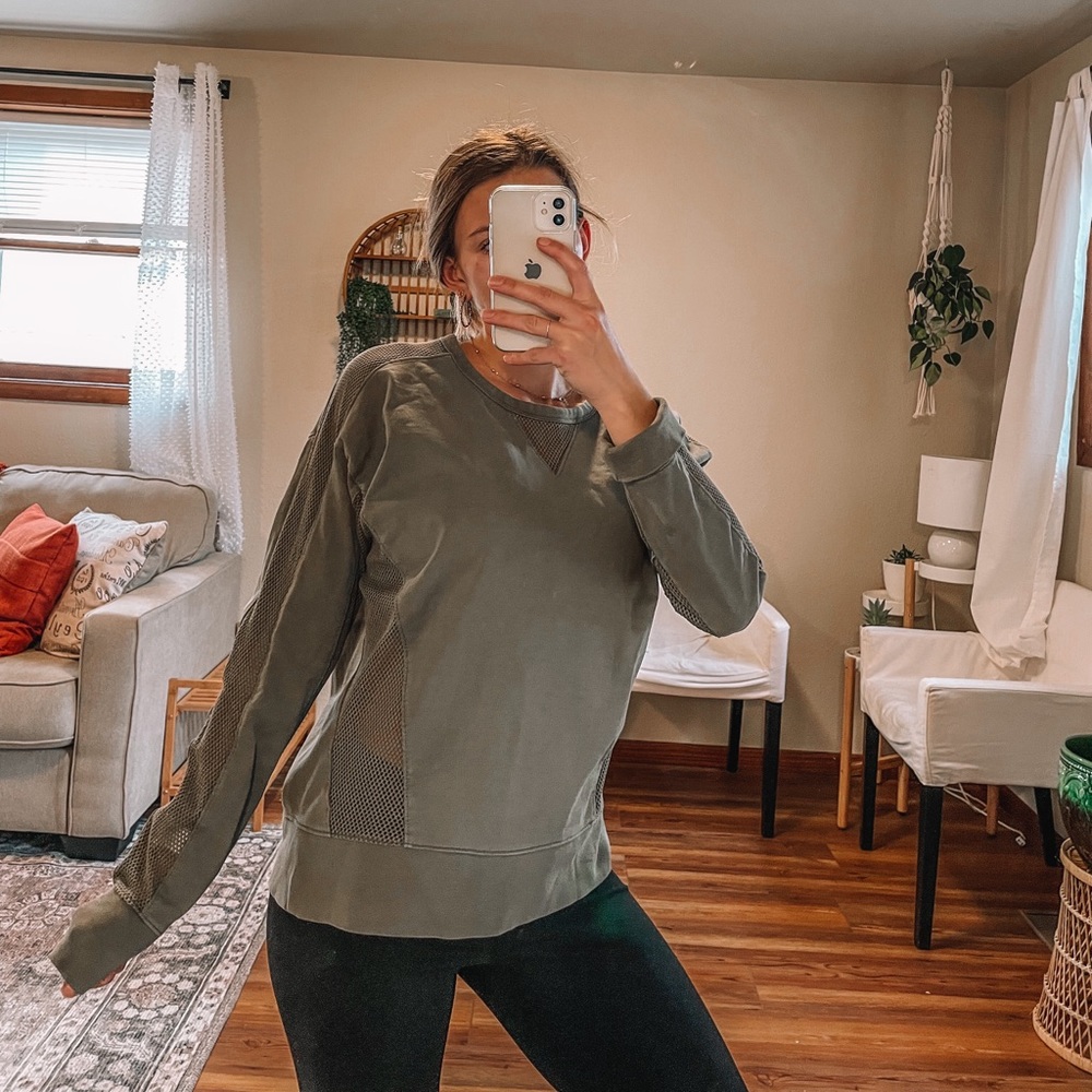 Athleta olive green cruise mesh long sleeve crewneck activewear